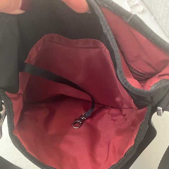 T-Tech by TUMI Essential Gear "Lewis Small Flap Crossbody" Bag - Picture 5 of 13